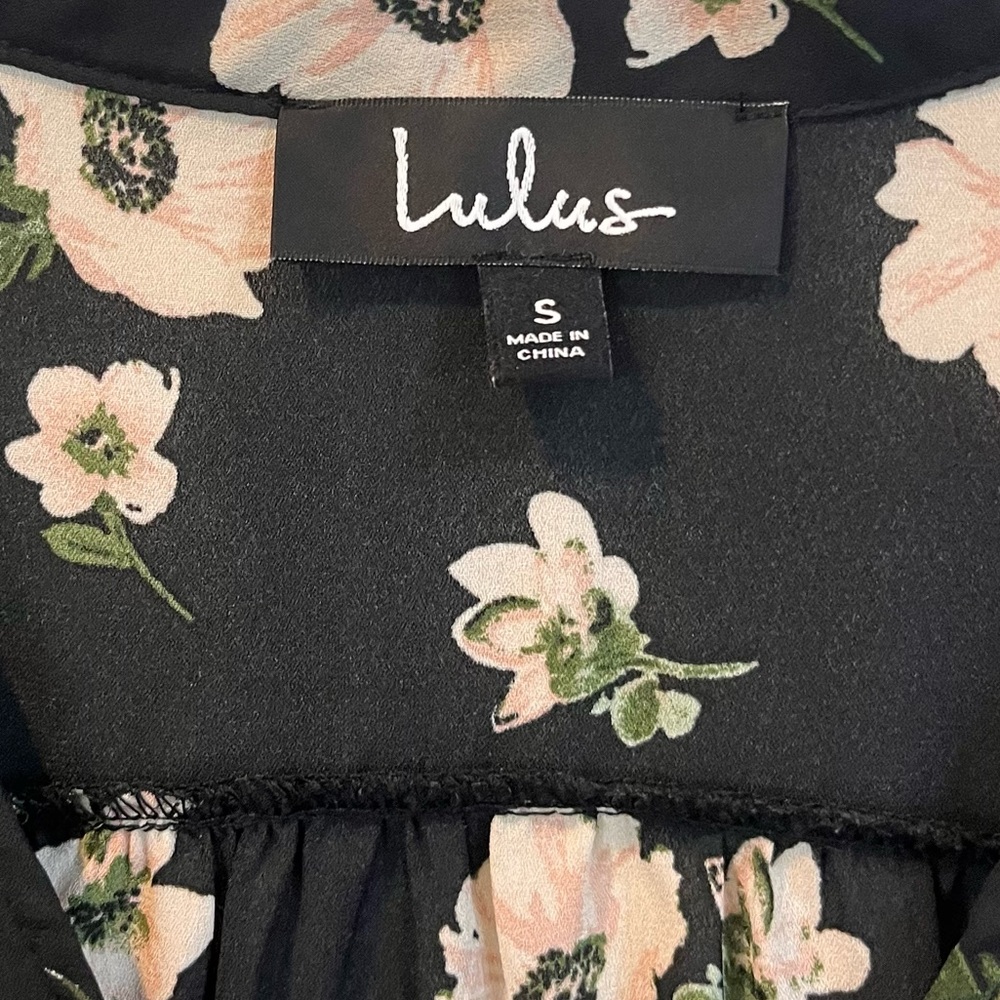 NWOT Lulus On The Spot Black Floral Blouse - Picture 12 of 14